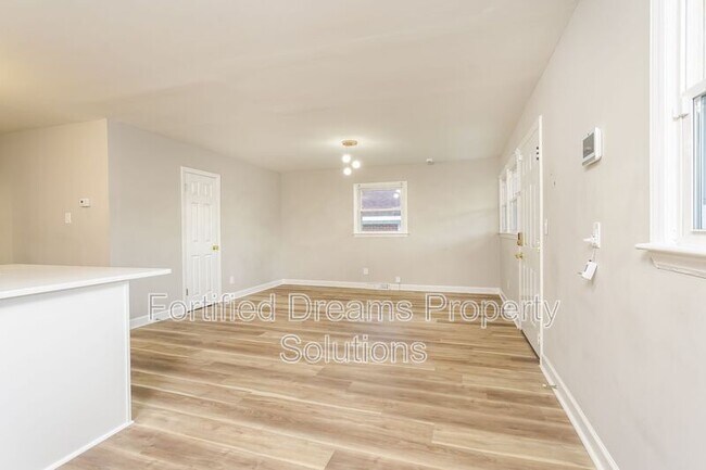 Photo - 1615 Eastwood Ave