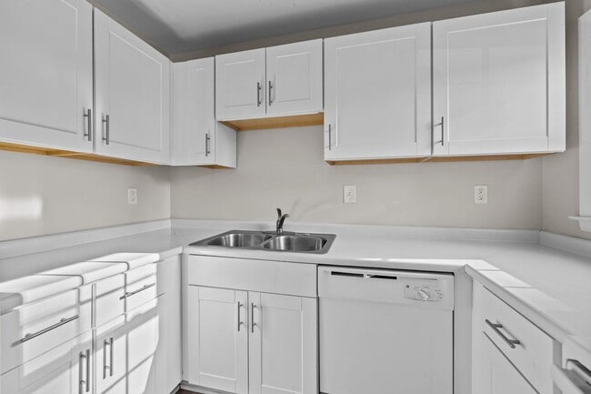 Photo - *MOVE IN READY* 3 Bed, 2 Bath Condo, Close to Uptown!!!