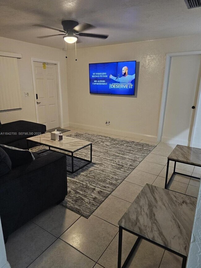 Photo - 5929 Fillmore St