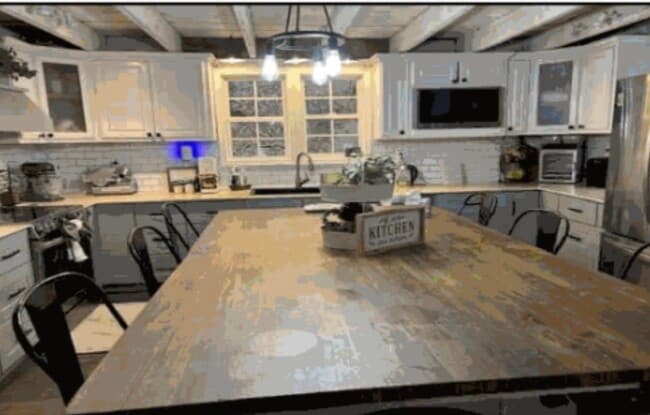 Photo - 2080 Silvermine Rd