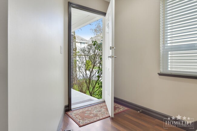 Photo - Spacious 4 Bed 4 Bath Townhome in Gated Alder Park Community in Panorama Ridge Unité 63