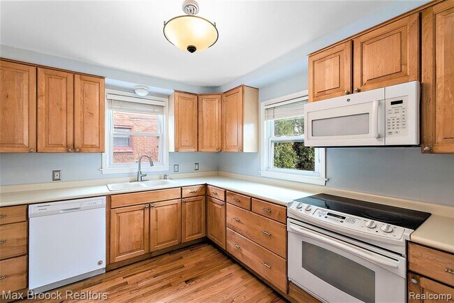 Photo - 1079 Larkmoor Blvd