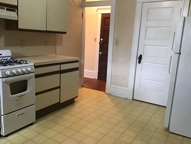 215 Woodbine St Unidad 215 WOODBINE ST- #2R