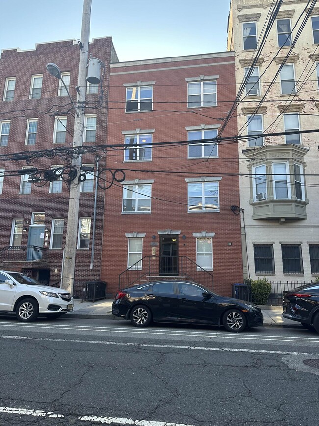Building Photo - 226 Madison St Unit 2 Rental