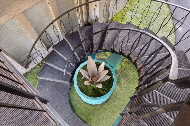 Le Parc - Exterior - Building Stairs - Le Parc