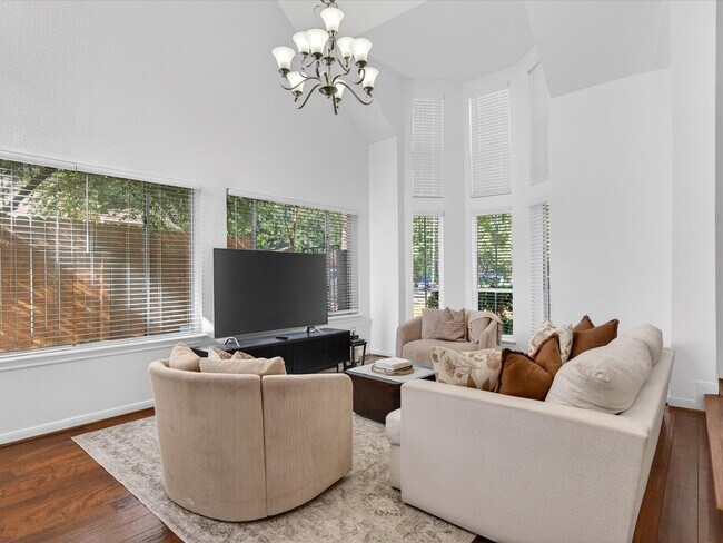 Photo - 1676 Beaconshire