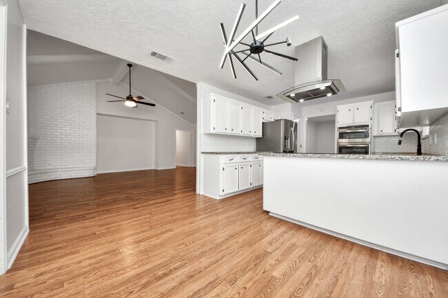 Photo - 1319 Forsythe Ln
