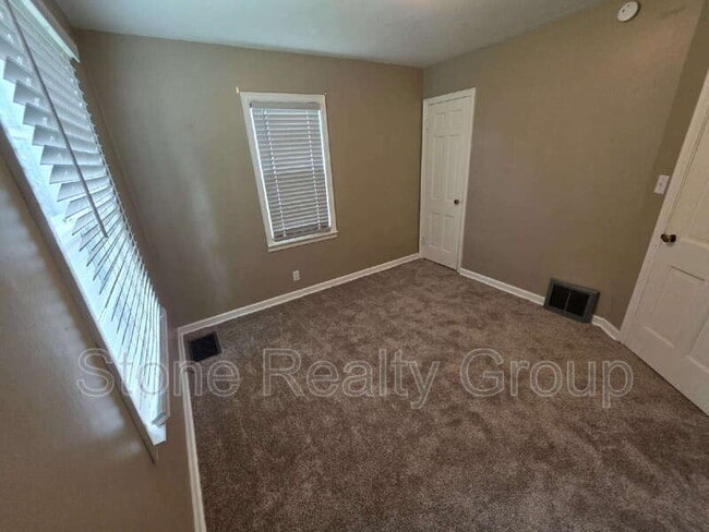 3048 N 15 1/2 St