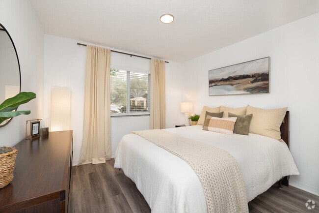 2BR, 2BA - 975SF Bed2