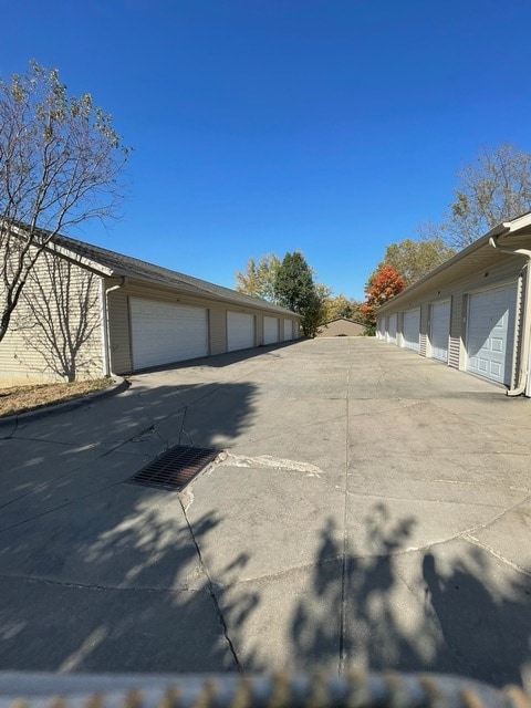 2 car garage - 1820 W Benton St Unit 204