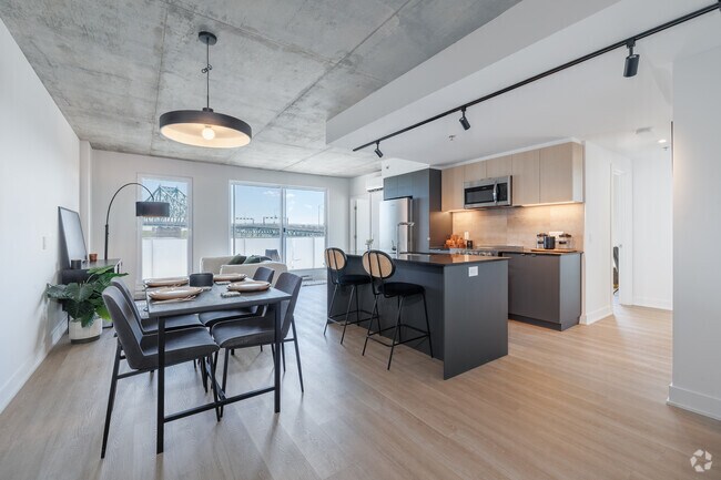 3BR, 1BA - 901SF - Dining Room - Esplanade Cartier - Phase 3