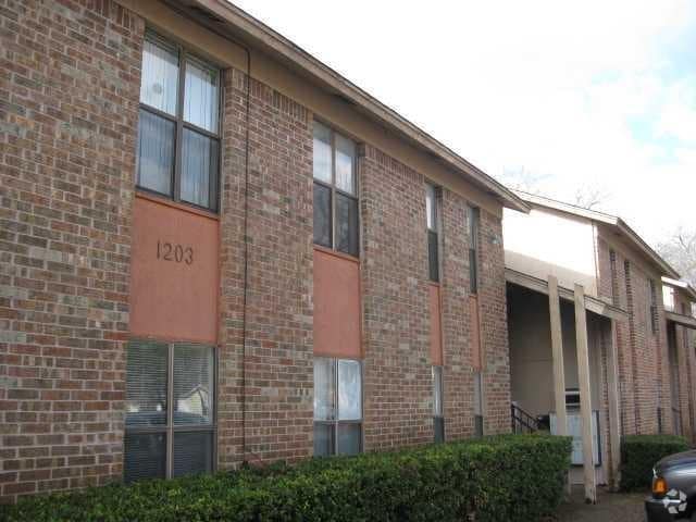 Building Photo - 1203 W 49th St Unit C Rental