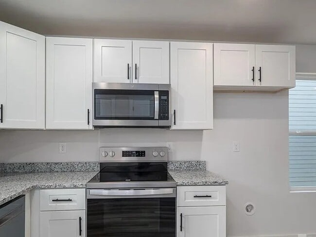 Photo - 717 7th Ave SW