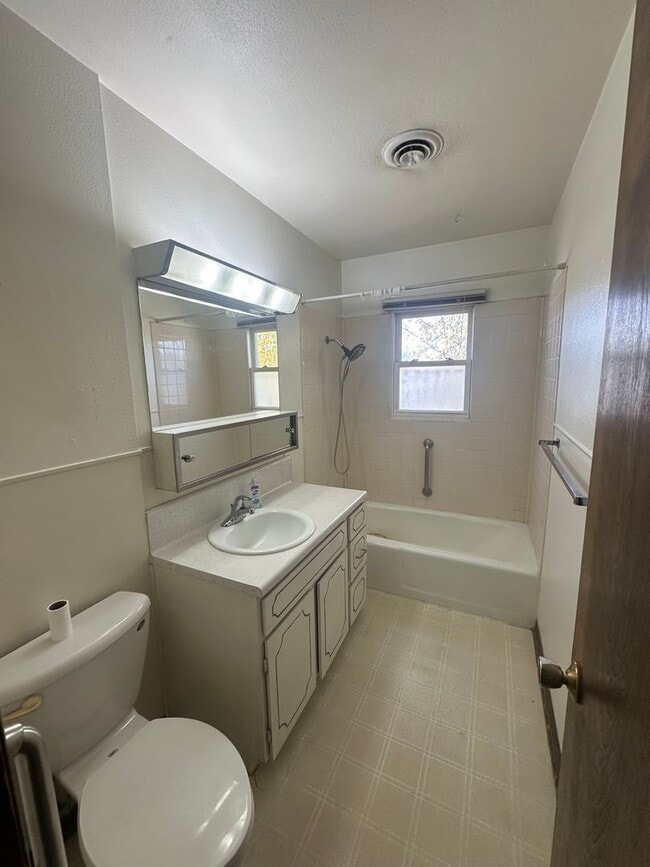 Photo - BRI-900 Unit Apt #2