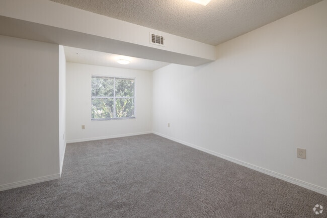 2BR, 2BA - 953SF - Living Room