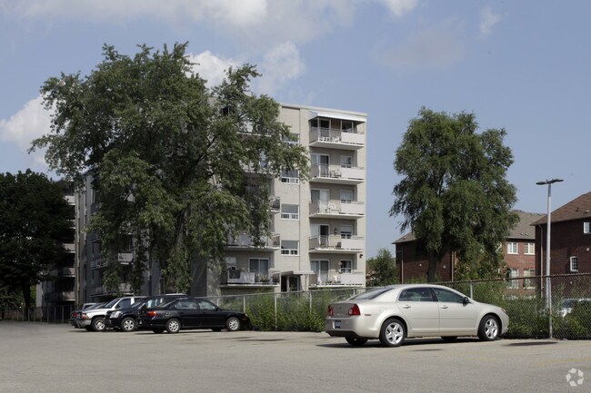 Photo - 49 Mcmurchy Ave N