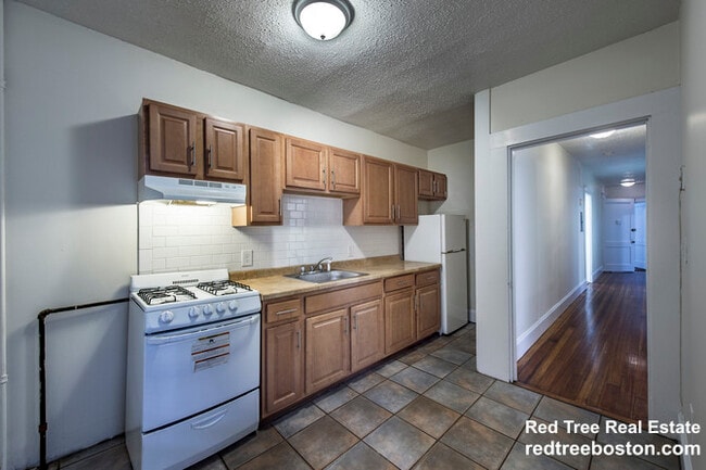 Building Photo - 15 Barrows St Unit 3