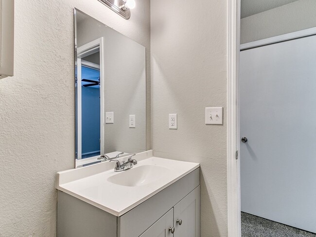 Photo - Updated 3 Bedroom, 2 Bathroom Duplex in the Heart of Broken Arrow!