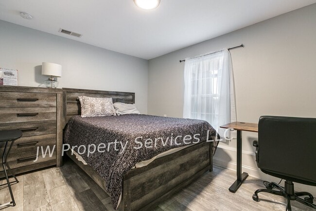 Photo - Stunning 3BR/3BA Home Near Downtown – Furnished or Unfurnished Options Available