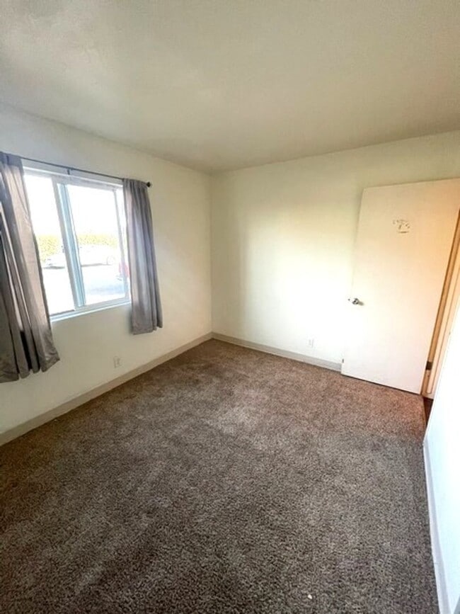 Photo - Gorgeous 3 bedroom / 2 bath & 1 car garage Unit 1