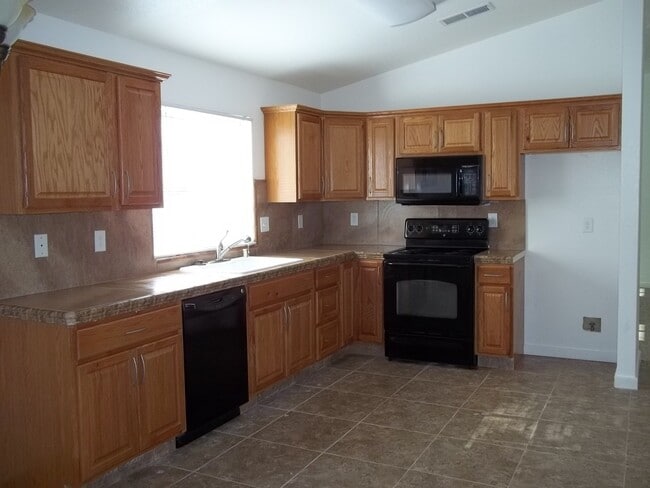Photo - 3 BR home near Central High East campus, good access to HWY 99