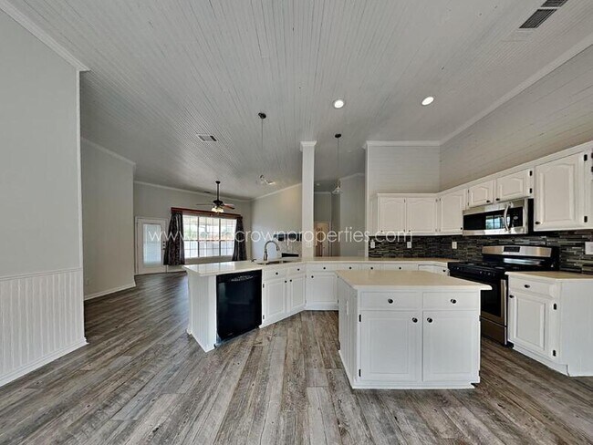 Photo - 7513 Silverthorn Dr