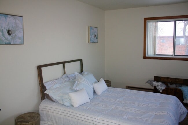 Photo - Circle E Apartments