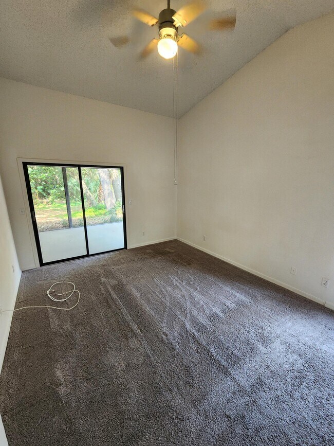 Photo - 211 Oakwood Blvd