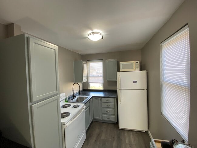 Photo - 942 N Schuyler Ave