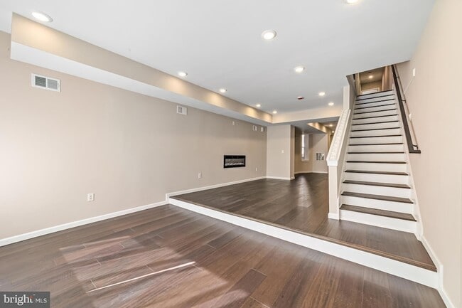 Photo - 4707 Sansom St