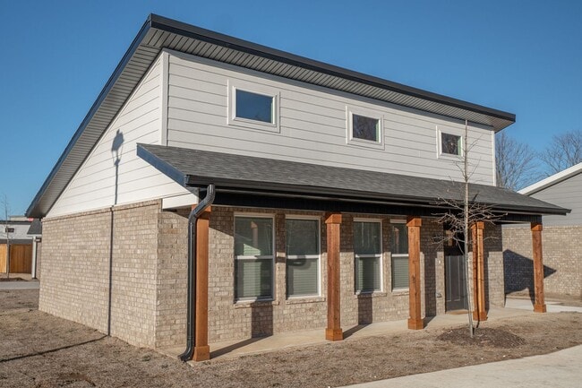 Building Photo - 2 Bedroom 2 Baths, close to UofA!!