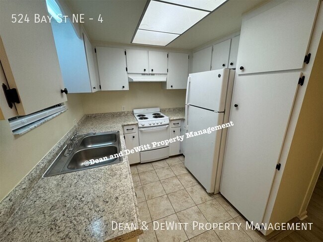 Photo - 2 Bed/1 Bath - Unit 4