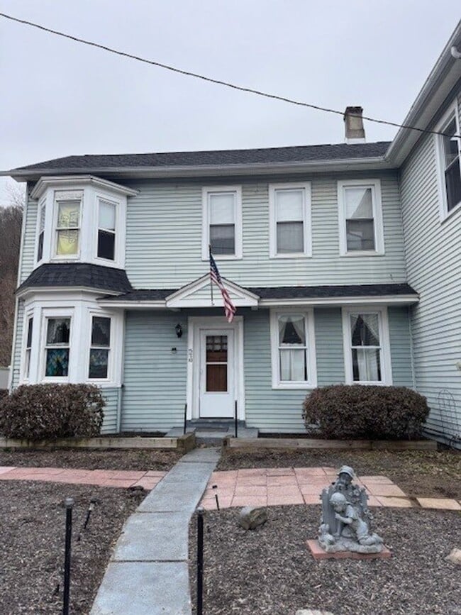 Building Photo - 2 bedroom 1 bathroom