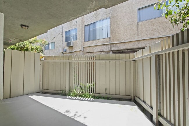 Photo - 3625 Mentone Ave Unidad 04
