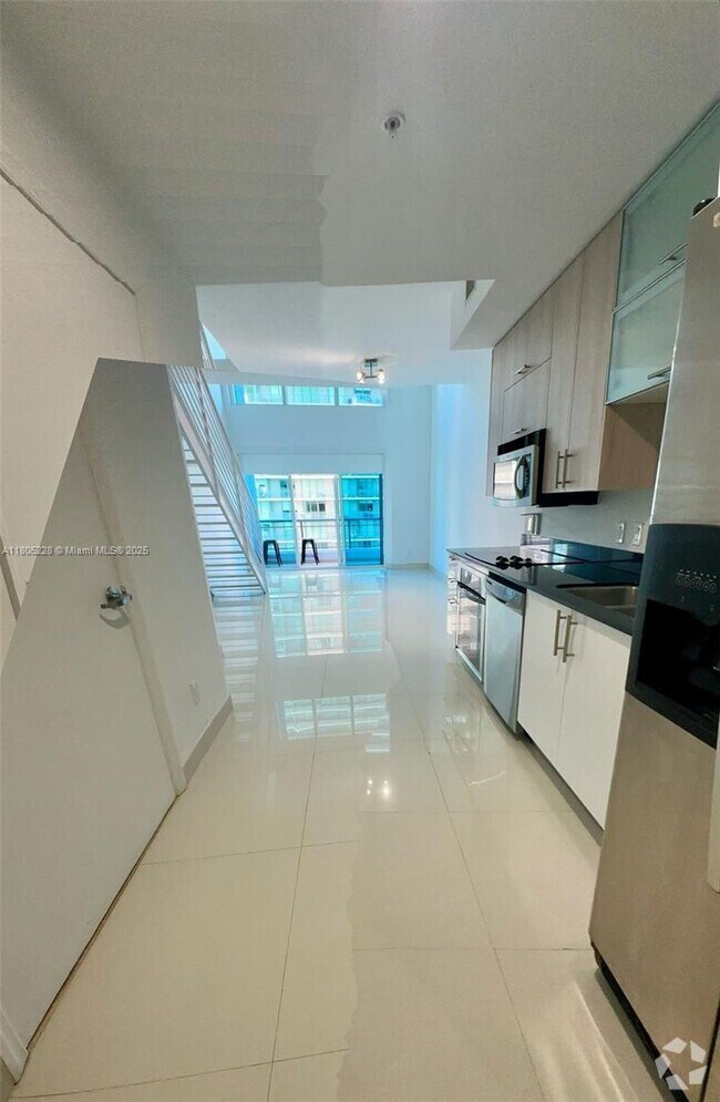 Building Photo - 60 SW 13th St Unit 2618 Rental