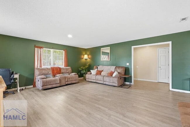 211 Wentworth Way