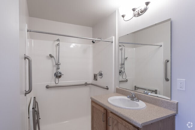 2BR, 2BA - 950 SF