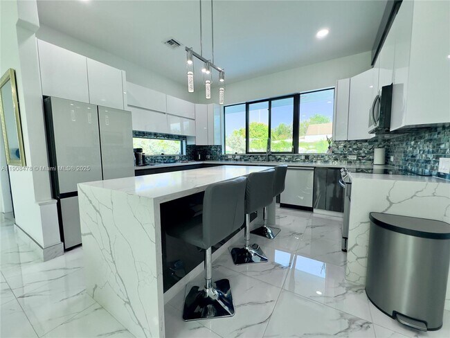 Photo - 2342 McKinley St