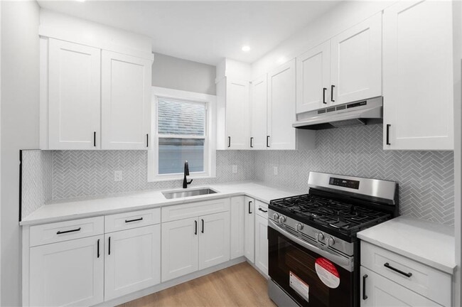 Building Photo - 735 Broadway Unit 2R Rental