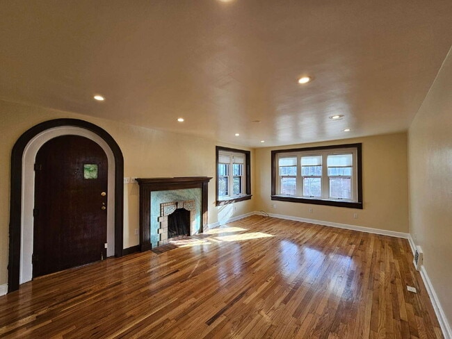 Photo - 1401 Roslyn St