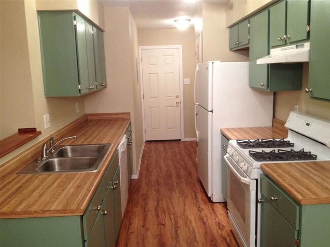 Photo - 403 Cypress Ln