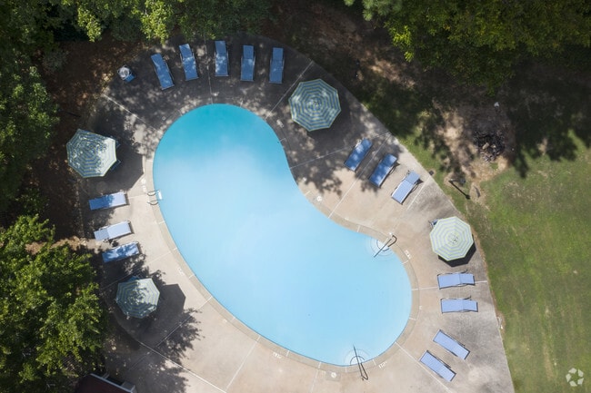 Pool - The Greens at Cascade Apartment Homes