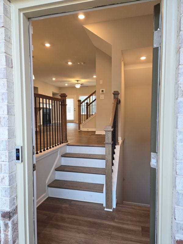 Photo - 256 Commons Ave