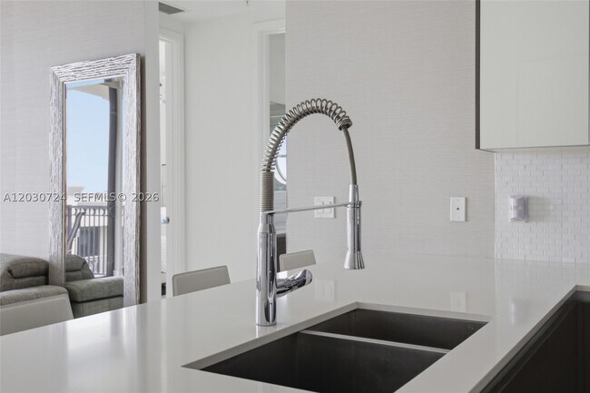 301 Altara Ave Unit LPH902