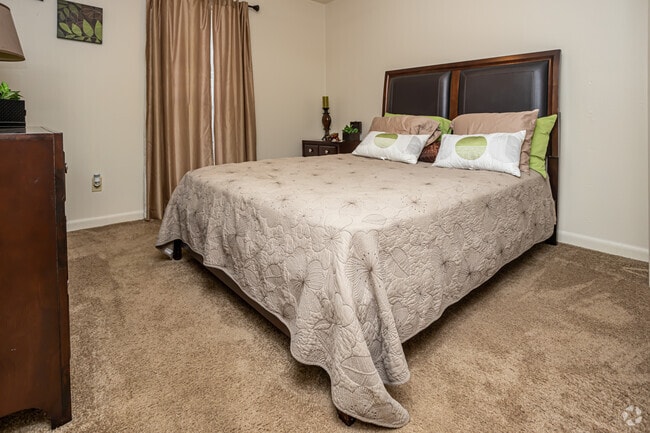 2BR, 1.5BA - 936SF
