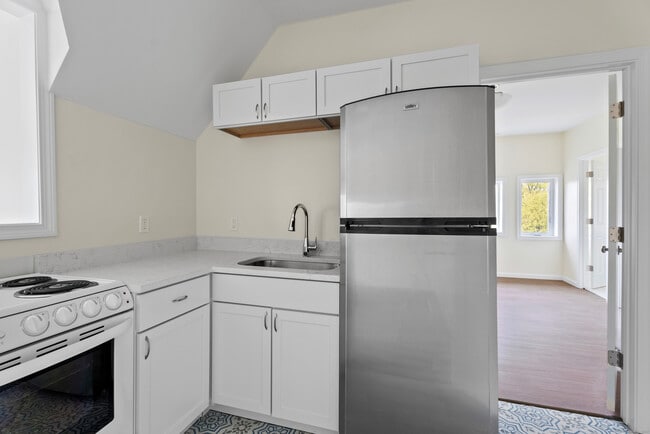 Photo - 72 S Main St