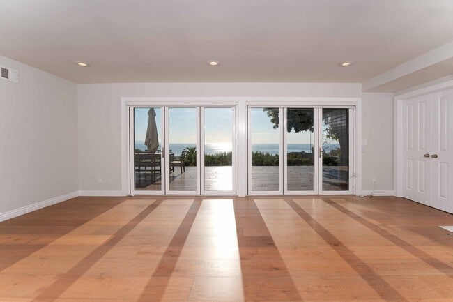 Photo - !! DESIRABLE 3 BEDROOM 3 BATHROOM LOCATED IN BEAUTIFUL RANCHO PALOS VERDES !!