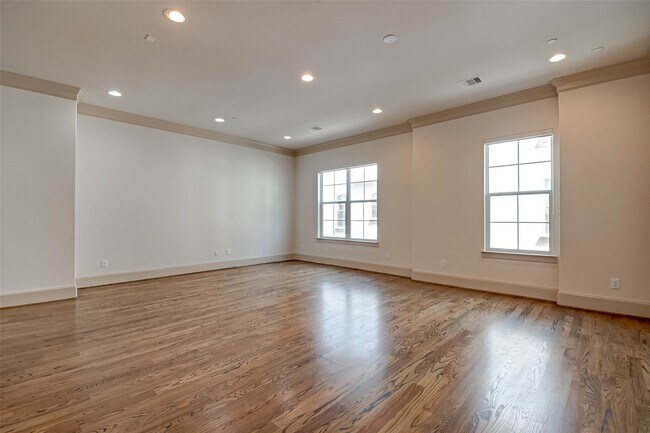 4031 Bellefontaine Unit 127