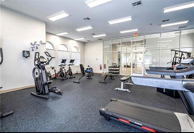 Photo - 2077 Derwent Dr