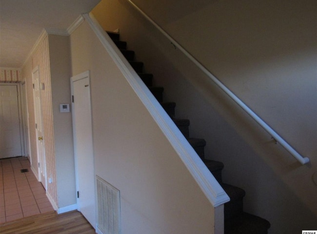 Photo - 1029 Bluebird Ln